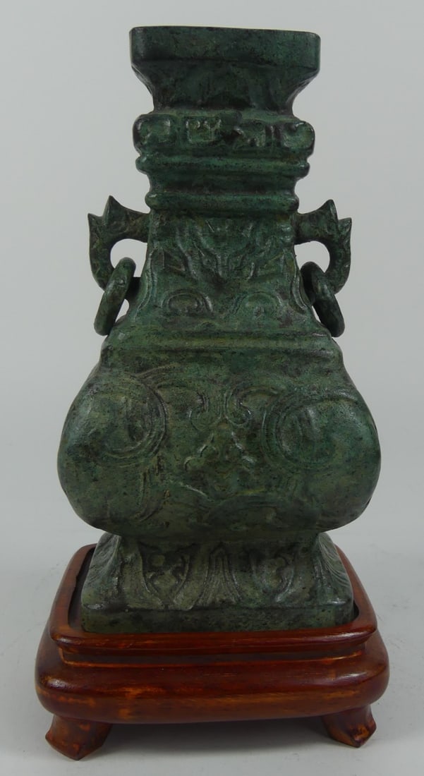 CHINESE ARCHAISTIC BRONZE VESSEL (1 of 5)