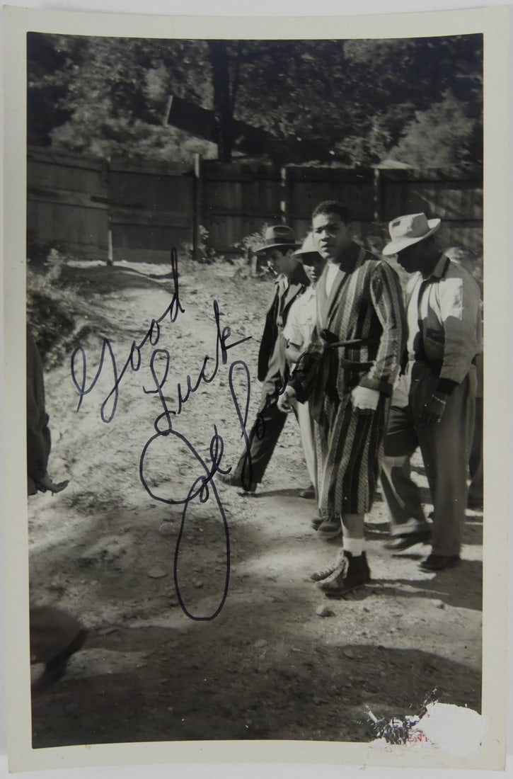 JOE LOUIS AUTOGRAPHED PHOTO (1 of 4)