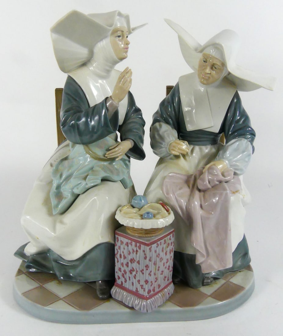 LLADRO 'NUNS SEWING' PORCELAIN FIGURINE (1 of 7)