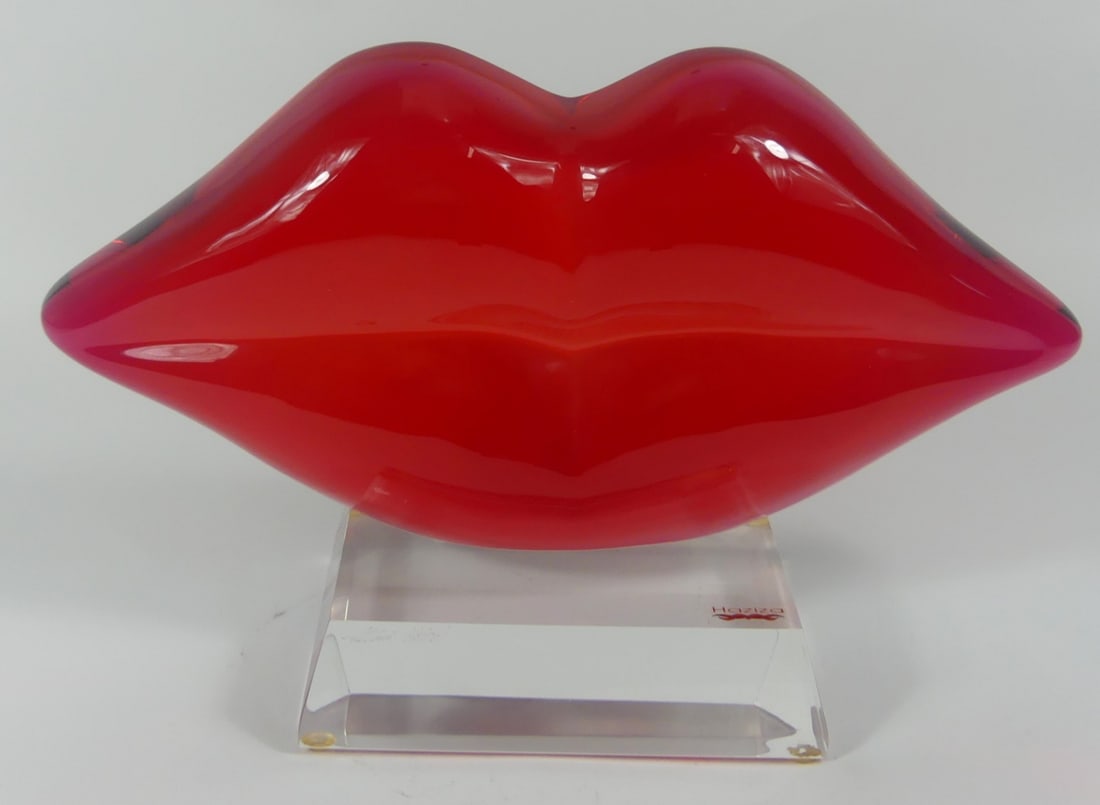 SHLOMI HAZIZA 'LIPS' ACRYLIC SCULPTURE (1 of 7)