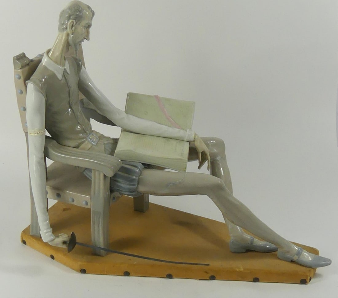 LLADRO DON QUIXOTE PORCELAIN FIGURINE w STAND (1 of 10)