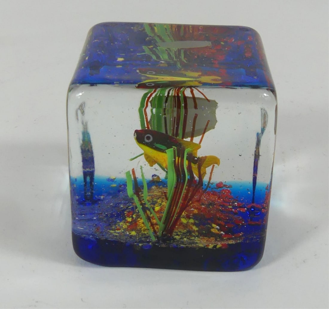 MURANO AQUARIUM FISH GLASS CUBE PAPERWEIGHT (1 of 6)
