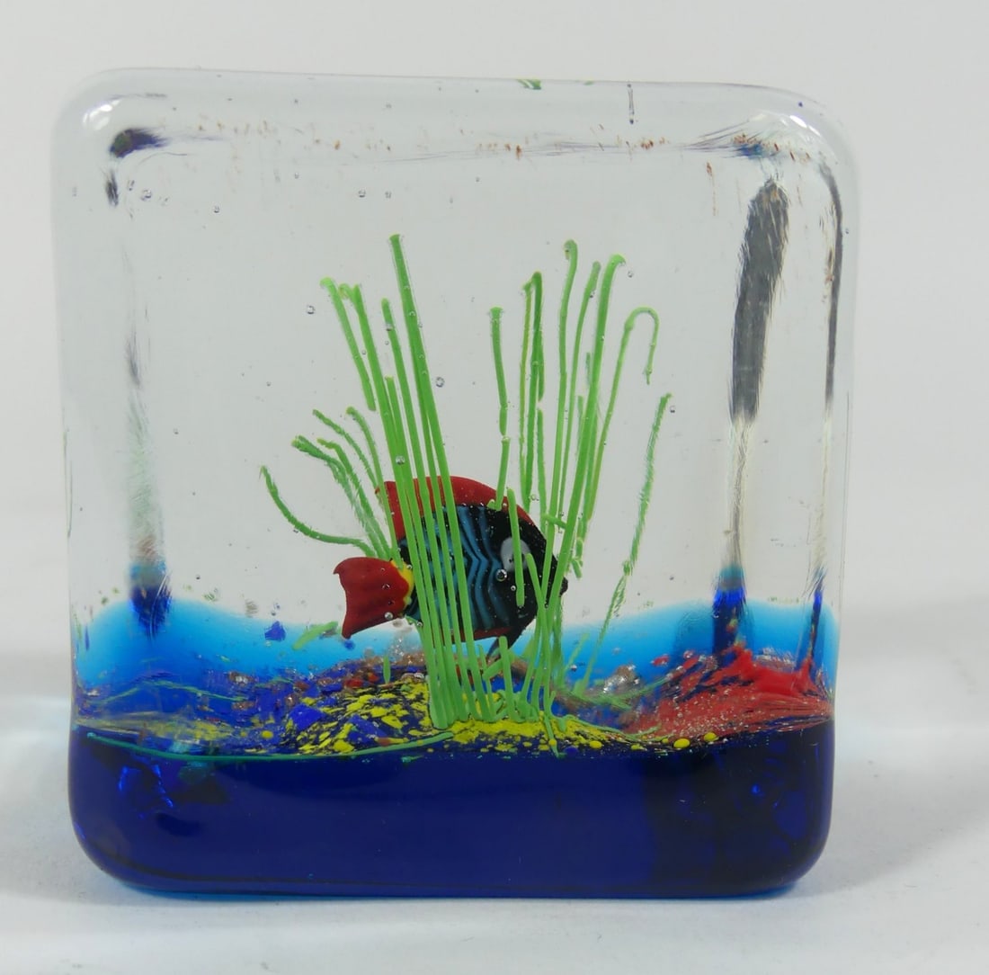 MURANO AQUARIUM FISH GLASS CUBE PAPERWEIGHT (1 of 6)