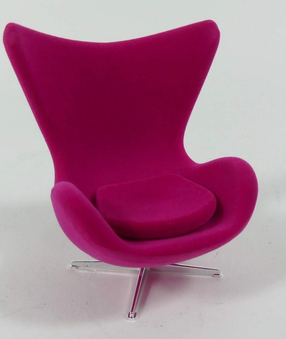 ARNE JACOBSEN MINIATURE EGG CHAIR (1 of 4)
