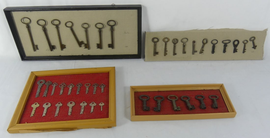 40pc ANTIQUE KEYS (1 of 6)