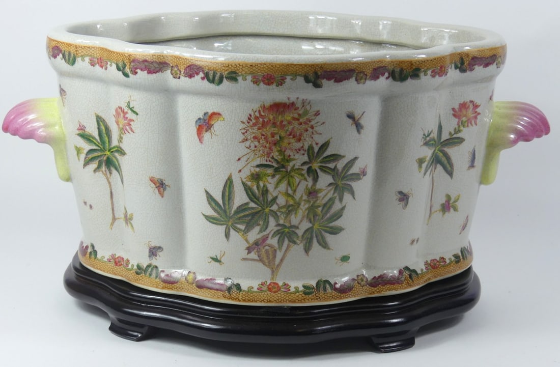 WONG LEE CHINESE PORCELAIN PLANTER ON STAND (1 of 7)