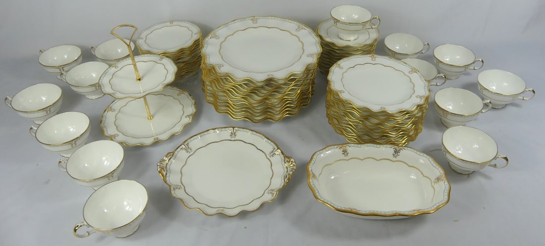 73pc ROYAL CROWN DERBY 'LOMBARDY' CHINA SET (1 of 8)