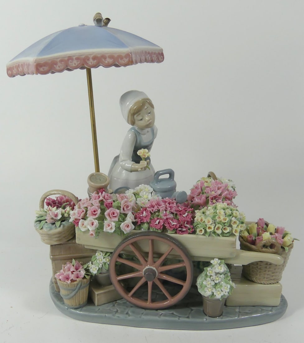 LLADRO 'FLOWERS OF THE SEASON' PORCELAIN FIGURINE (1 of 11)