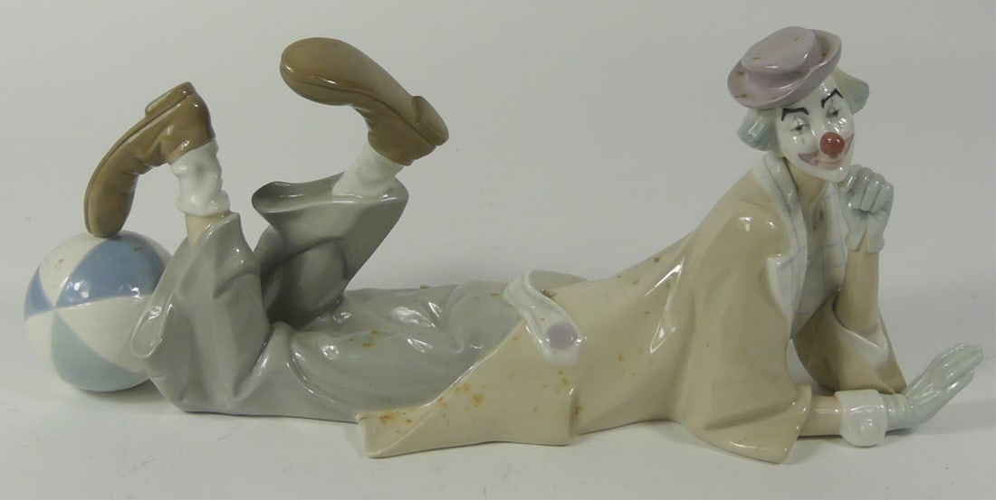 LLADRO 'CLOWN w BALL' PORCELAIN FIGURINE (1 of 9)