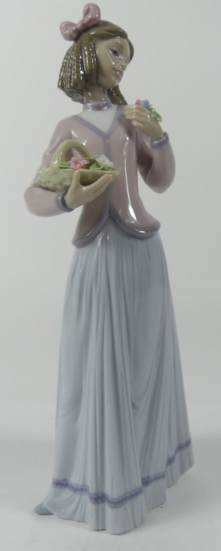 LLADRO 'INNOCENCE IN BLOOM' PORCELAIN FIGURE w BOX: Lladro 'Innocence in Bloom' porcelain figurine #7644. Marked to underside. Figure measures 9 1/2" height. Includes original box.