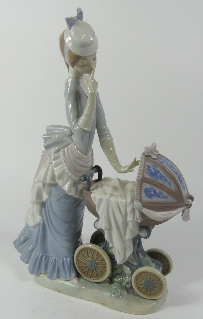 LLADRO 'BABY'S OUTING' PORCELAIN FIGURINE (1 of 6)