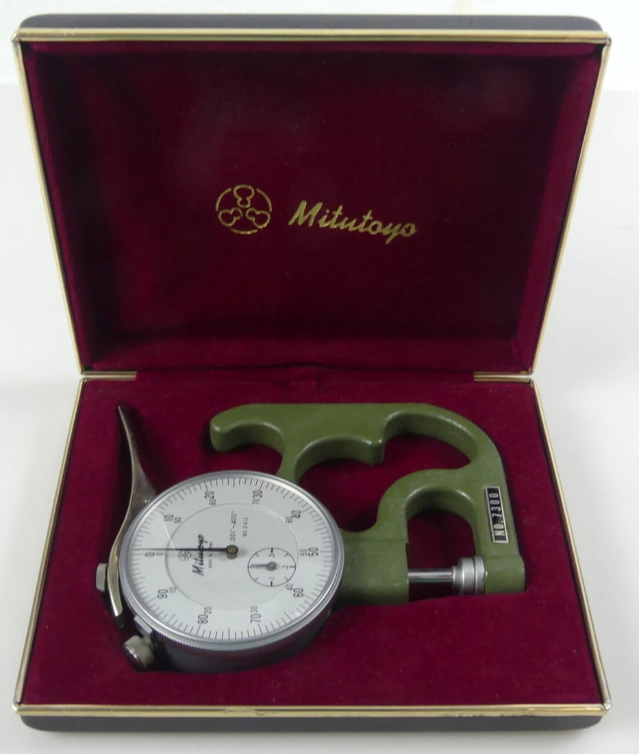 MITUTOYO VINTAGE JAPANESE THICKNESS GAUGE w BOX: Mitutoyo vintage Japanese thickness gauge with box. Box measures 5 1/4" x 4 3/8".
