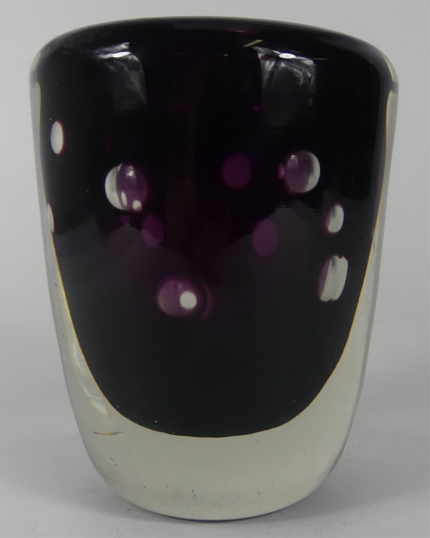 MURANO AMETHYST SOMMERSO GLASS VASE: Heavy Murano amethyst and colorless glass vase having round cuts to interior creating the appearance of bubbles. Measures 6" h x 4 3/4" diameter.