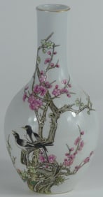 CHINESE FAMILLE ROSE PORCELAIN BIRD VASE
