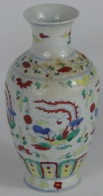 CHINESE WUCAI PORCELAIN VASE