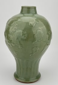 CHINESE LONGQUAN CELADON MEIPING DRAGON VASE