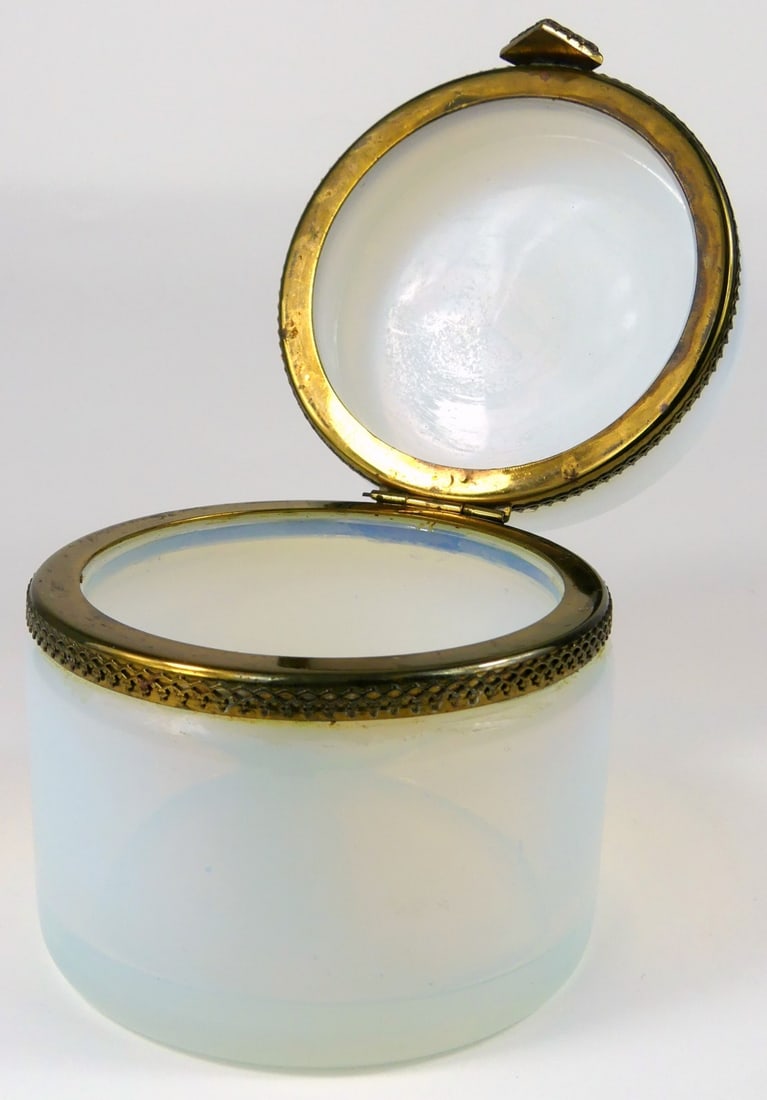 ANTIQUE FRENCH OPALINE GLASS DRESSER BOX (1 of 8)