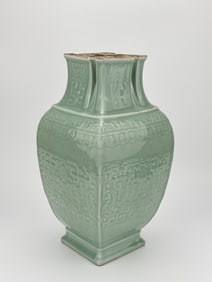 CHINESE CELADON GLAZED PORCELAIN VASE