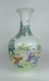 CHINESE FAMILLE ROSE PORCELAIN VASE