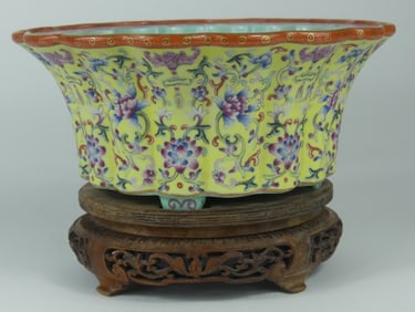 CHINESE FAMILLE JAUNE PORCELAIN JARDINIERE