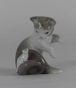 LLADRO 'CAT & MOUSE' PORCELAIN FIGURINE