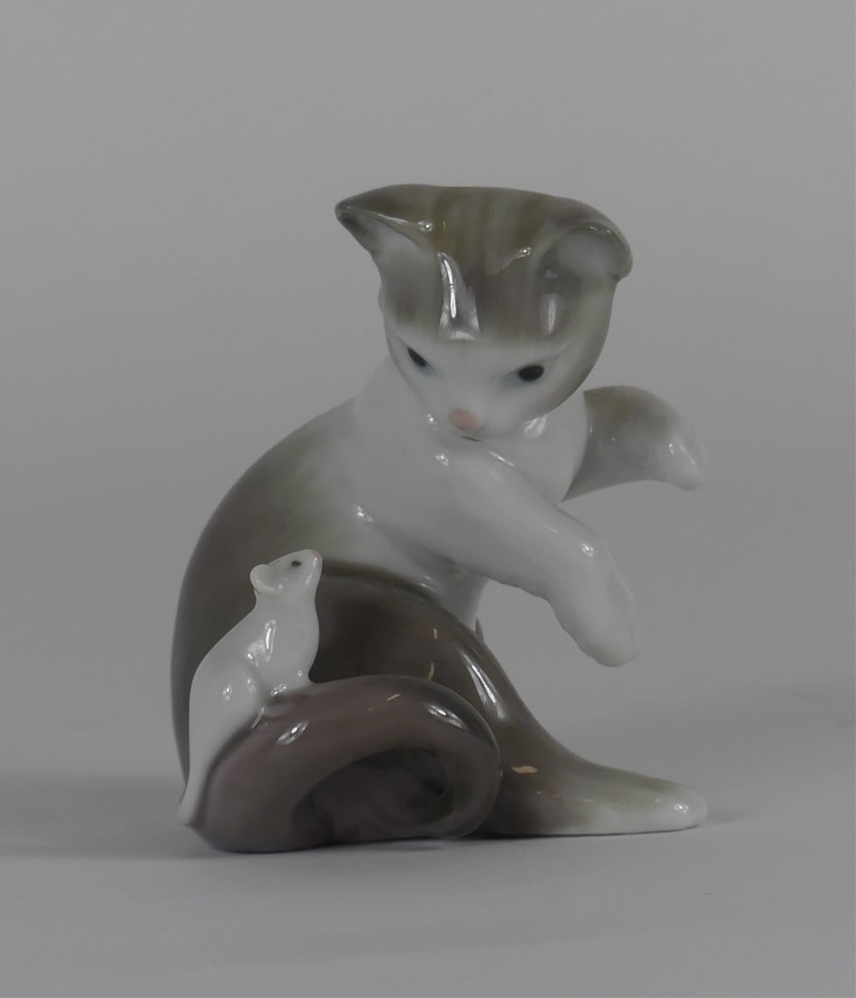 LLADRO 'CAT & MOUSE' PORCELAIN FIGURINE (1 of 8)