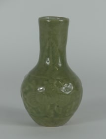 CHINESE CELADON PORCELAIN VASE