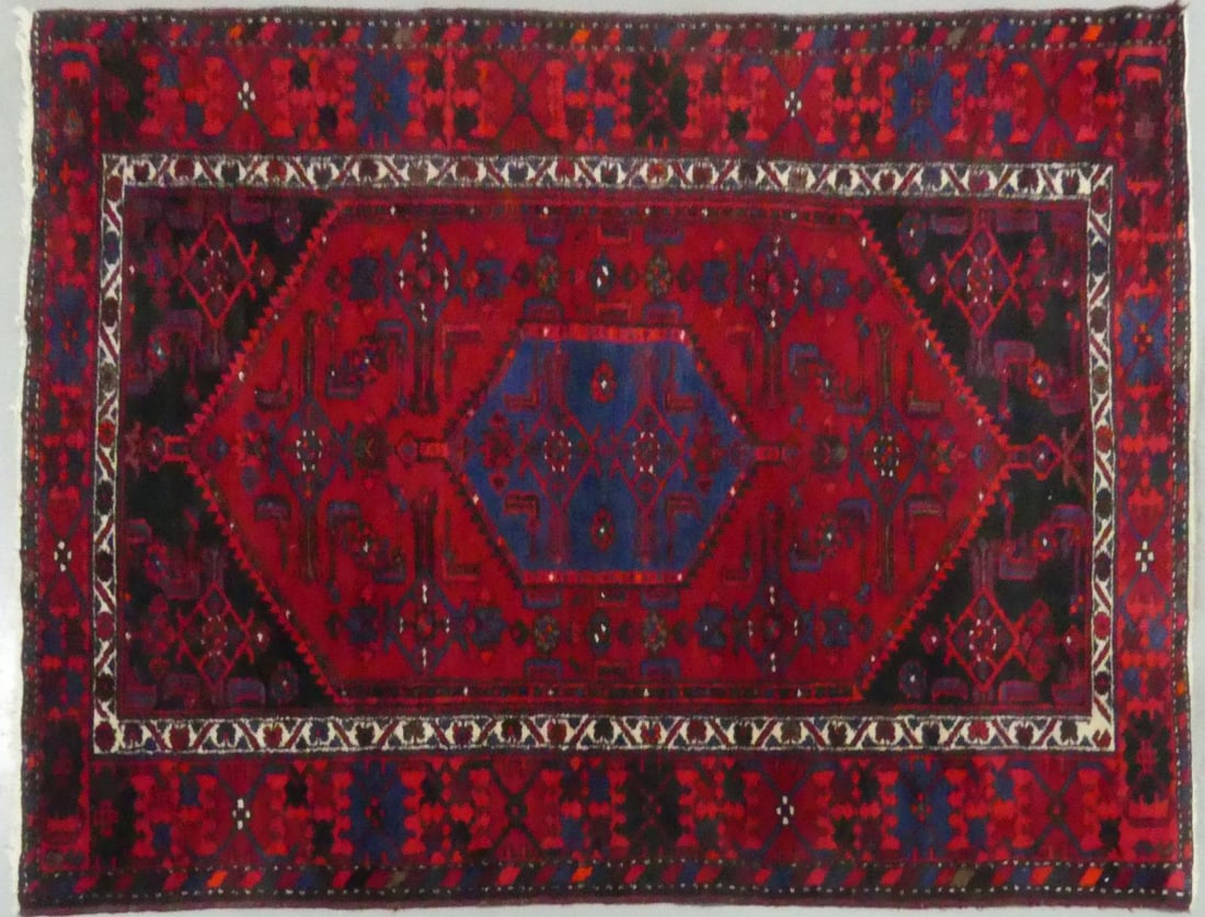 PERSIAN HAND WOVEN WOOL RUG: Persian hand knotted wool rug. Measures 82 1/2" x 51 3/8".