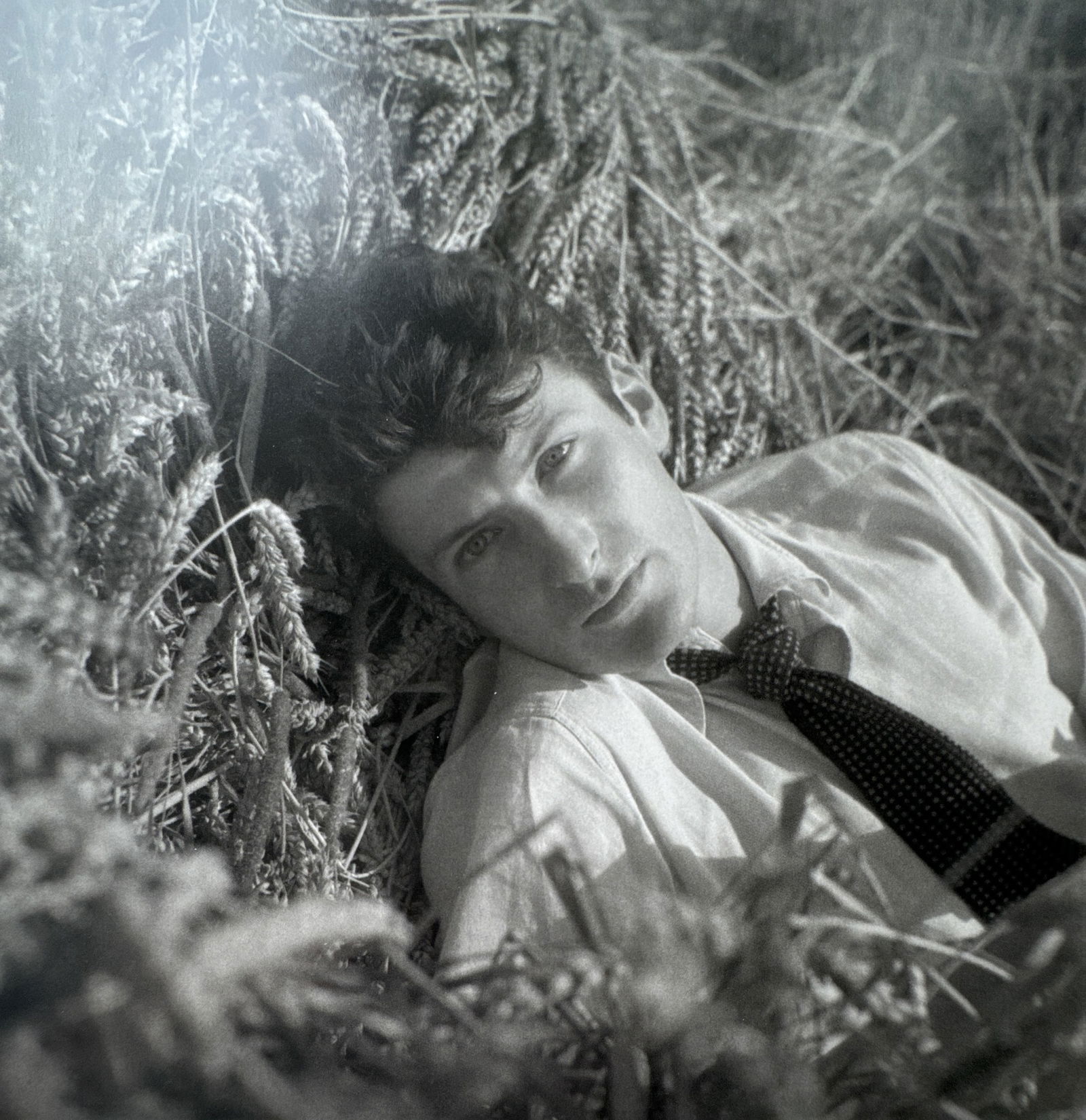CECIL BEATON 'LUCIAN FREUD, WILTSHIRE, 1948' PHOTO: Cecil Beaton "Lucian Freud, Wiltshire, 1948" Photo print. Measures 7.25 x 7.00 inches. Mounted.