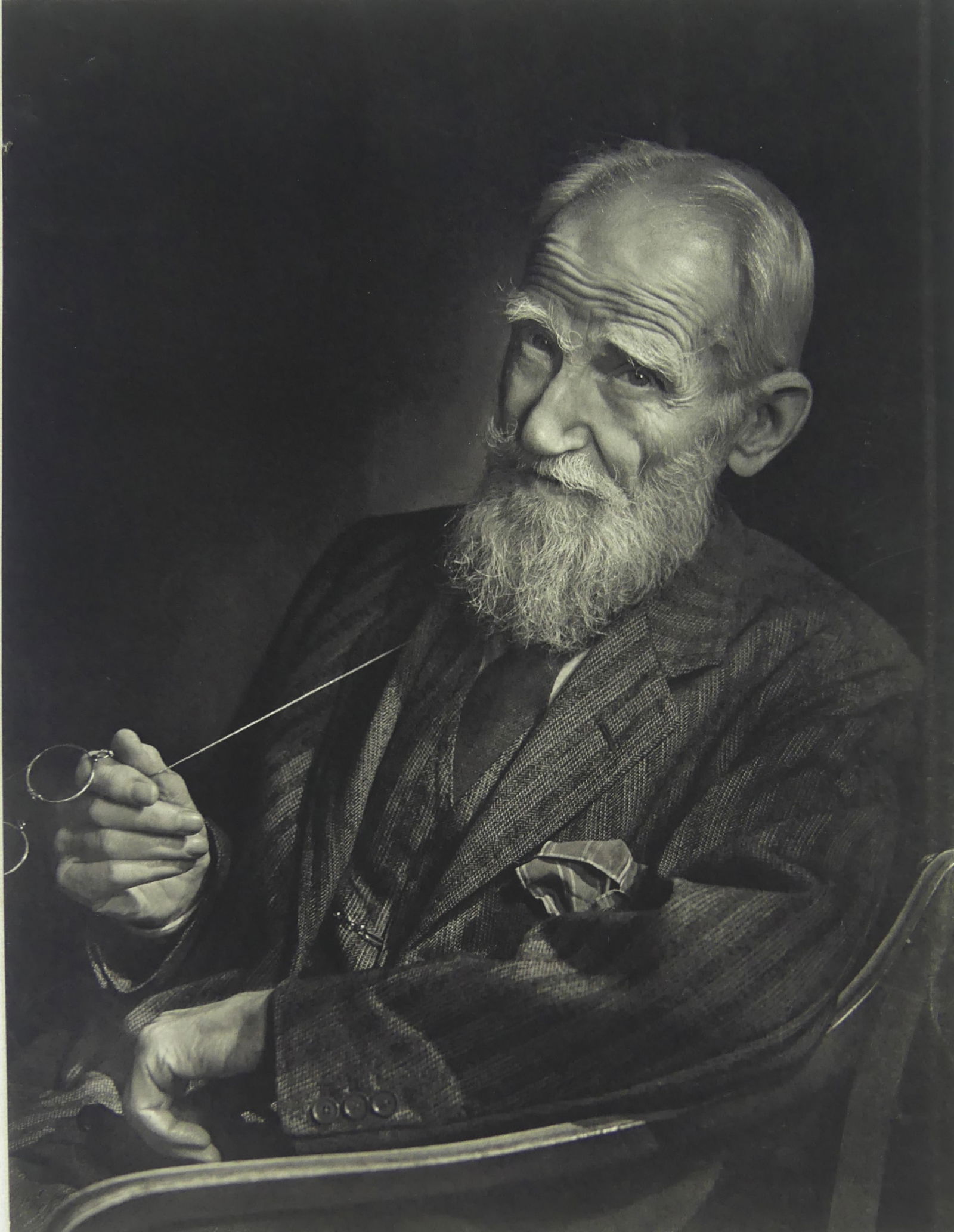 YOUSUF KARSH 'GEORGE BERNARD SHAW' PHOTOGRAVURE: Yousuf Karsh 'George Bernad Shaw' photogravure. Sheet measures 12" x 9 1/4".