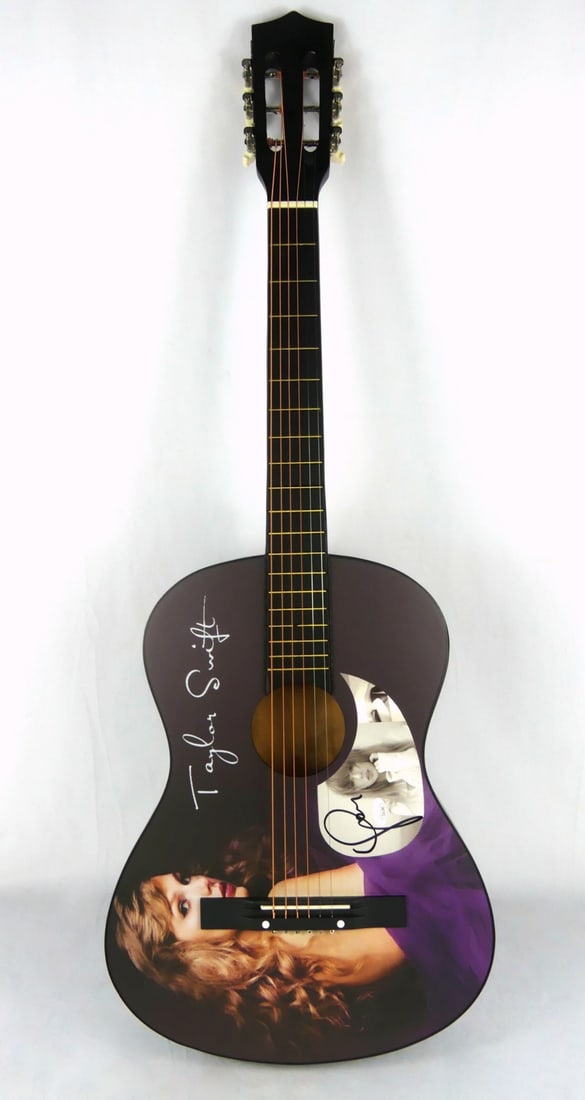 TAYLOR SWIFT AUTOGRAPHED GUITAR (1 of 7)