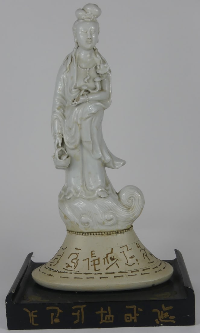 CHINESE BLANC DE CHINE PORCELAIN GUAN YIN STATUE (1 of 11)