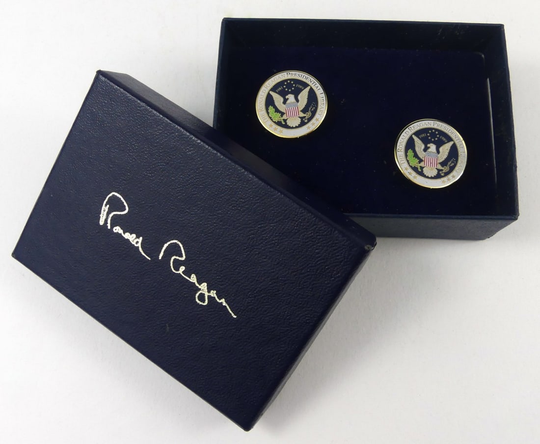 RONALD REAGAN PRESIDENTIAL SEAL CUFFLINKS: Ronald Reagan Presidential Seal cufflinks. Each measures 3/4" diameter. Box measures 3 1/4" x 2 3/8" x 1".