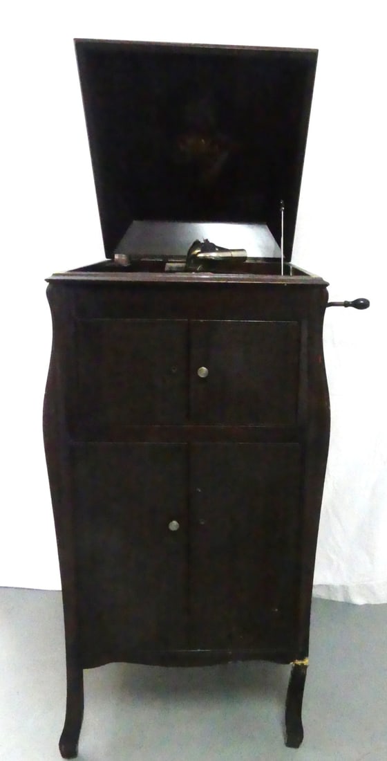 VICTROLA VV-90 RECORD CABINET (1 of 10)
