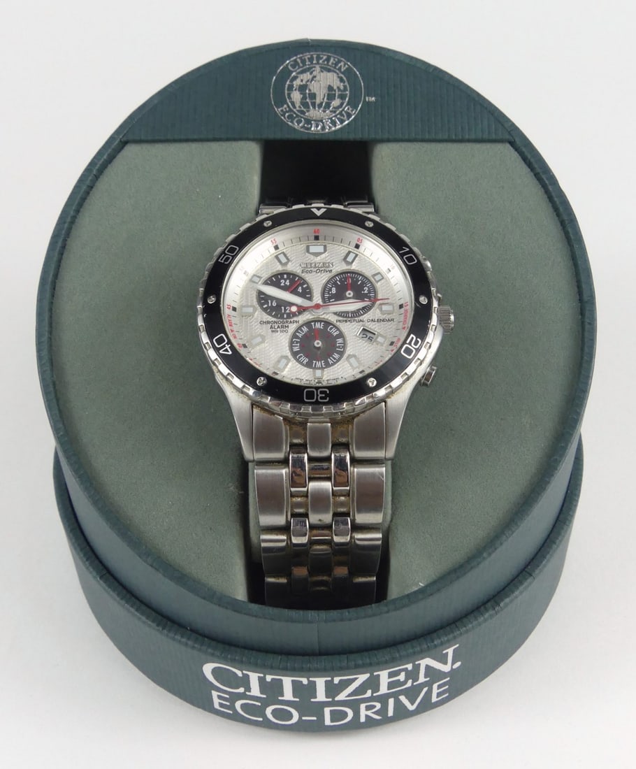 CITIZEN ECO DRIVE MEN'S BLUE ANGLES WRISTWATCH (1 of 6)