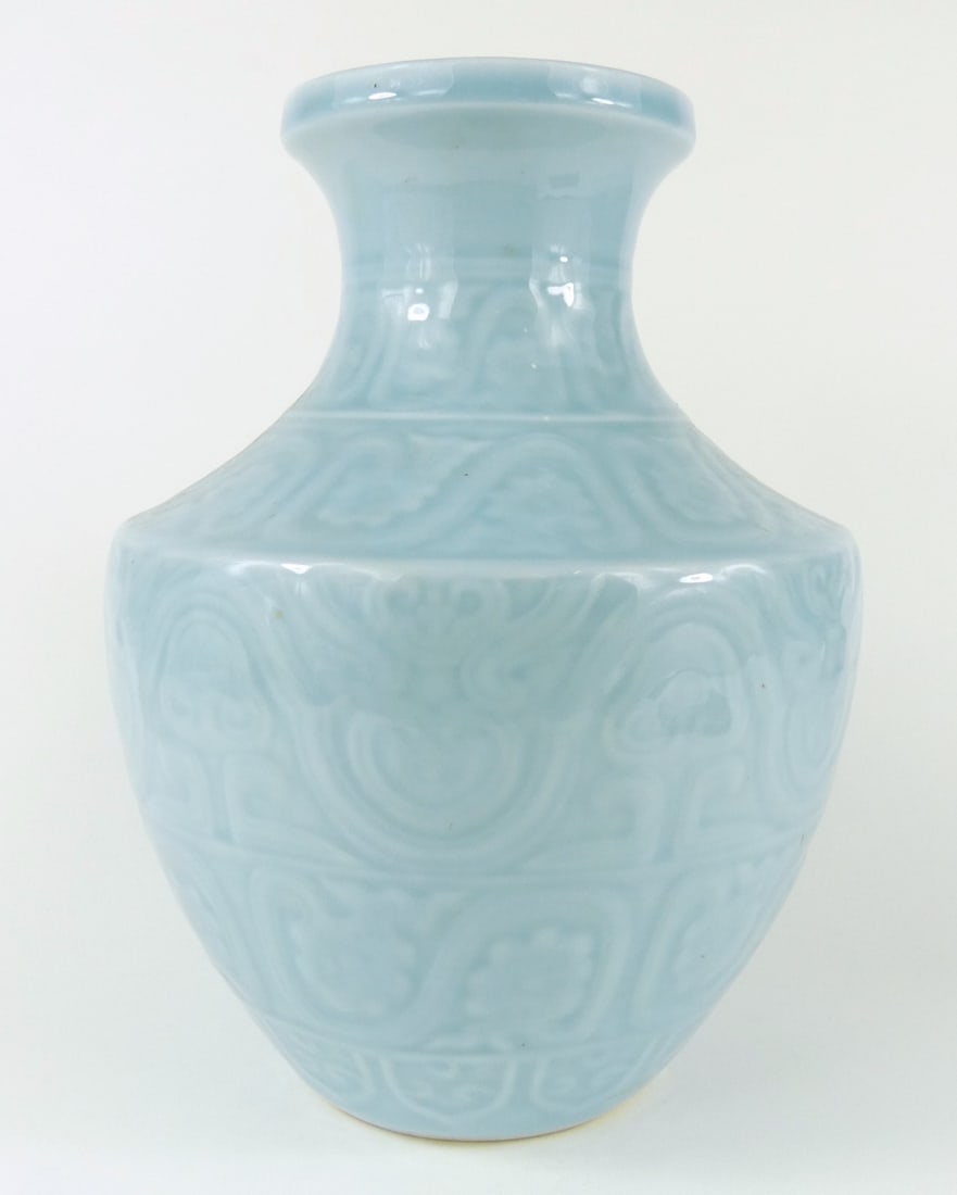 CHINESE CELDAON GLAZED VASE w INCISED DECORATION (1 of 6)