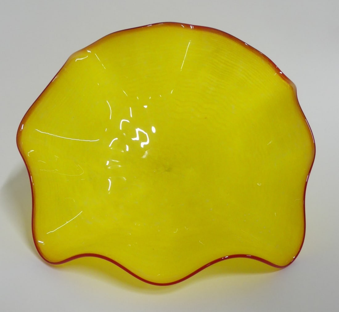 DALE CHIHULY [AFTER] ART GLASS SEA FORM: Art glass sea form after Dale Chihuly. Signed. Measures 13 1/4" x 12 1/2" x 5 1/4".
