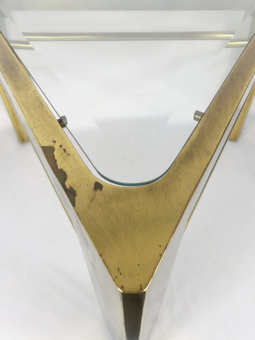 MID-CENTURY BRASS TRIANGULAR COFFEE TABLE - 7