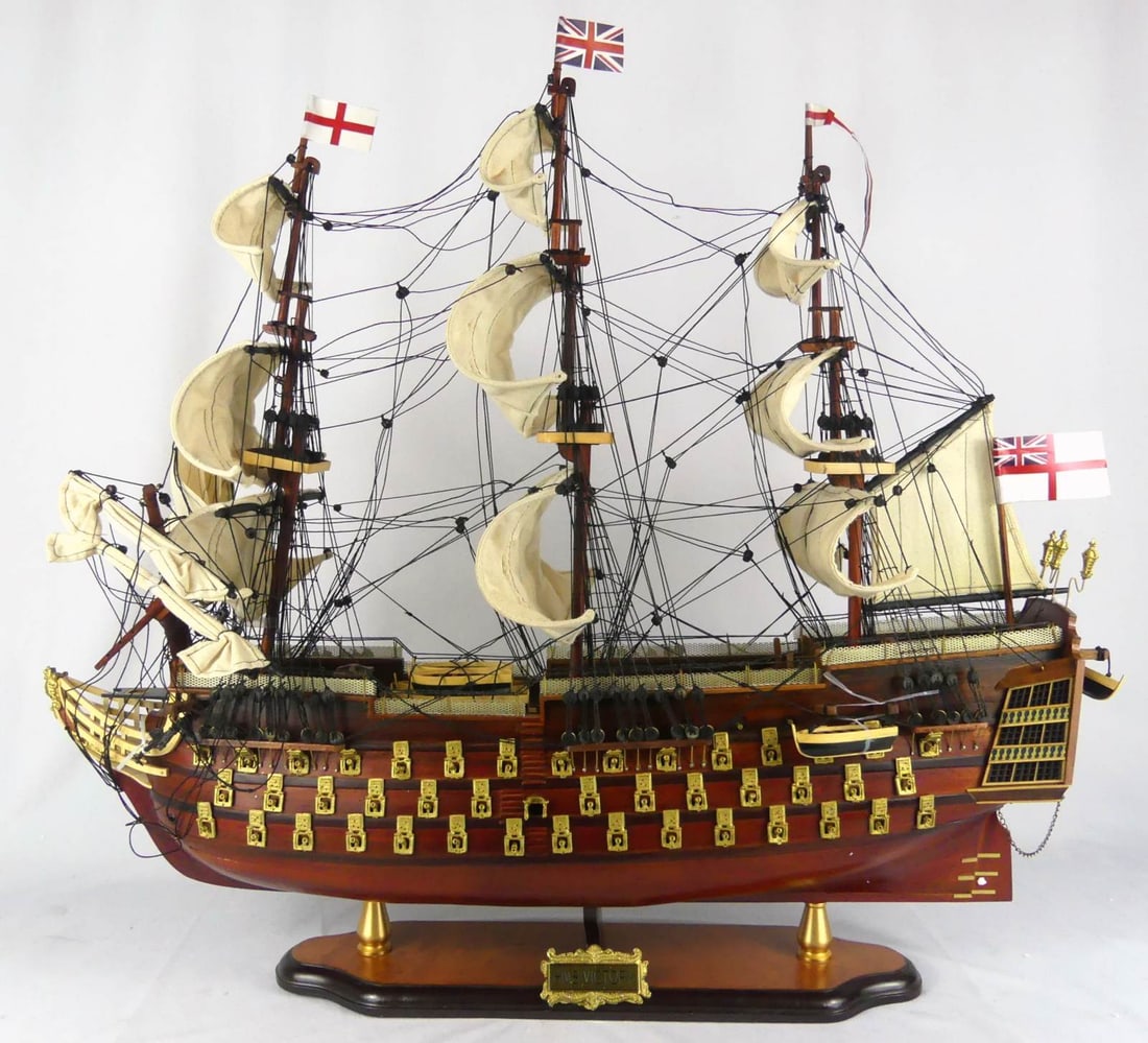 HMS VICTORY WOODEN MODEL SAILING SHIP (1 of 10)