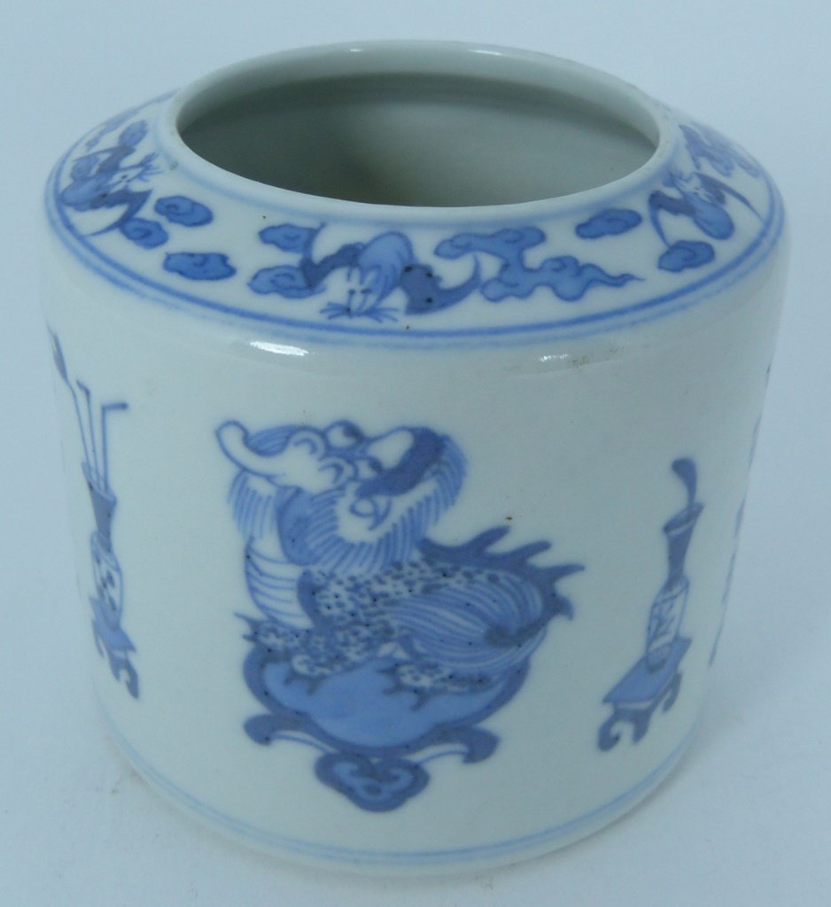 ANTIQUE CHINESE BLUE & WHITE PORCELAIN BRUSH POT (1 of 7)