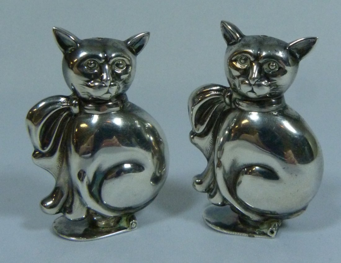 PAIR VINTAGE PORTUGAL SILVER CAT SHAPE SALT&PEPPER: Pair of vintage Portugal silver cat shape salt & pepper. Measures 2" (5.08cm) height, total weight 32.5g.