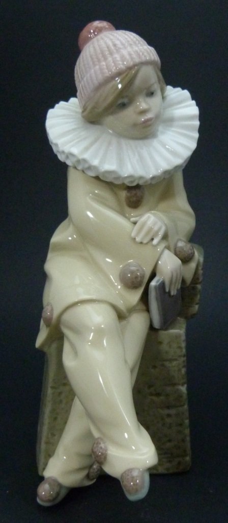 LLADRO #5203 LITTLE JESTER PORCELAIN FIGURE (1 of 7)