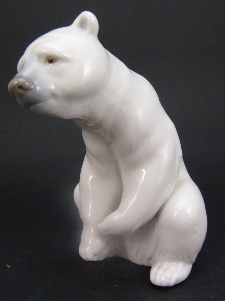 LLADRO PORCELAIN POLAR BEAR FIGURE (1 of 8)