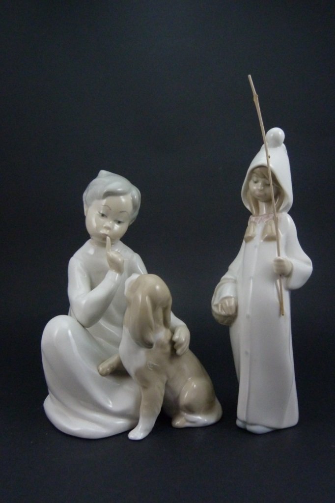 TWO LLADRO KIDS IN PAJAMAS PORCELAIN FIGURES (1 of 10)