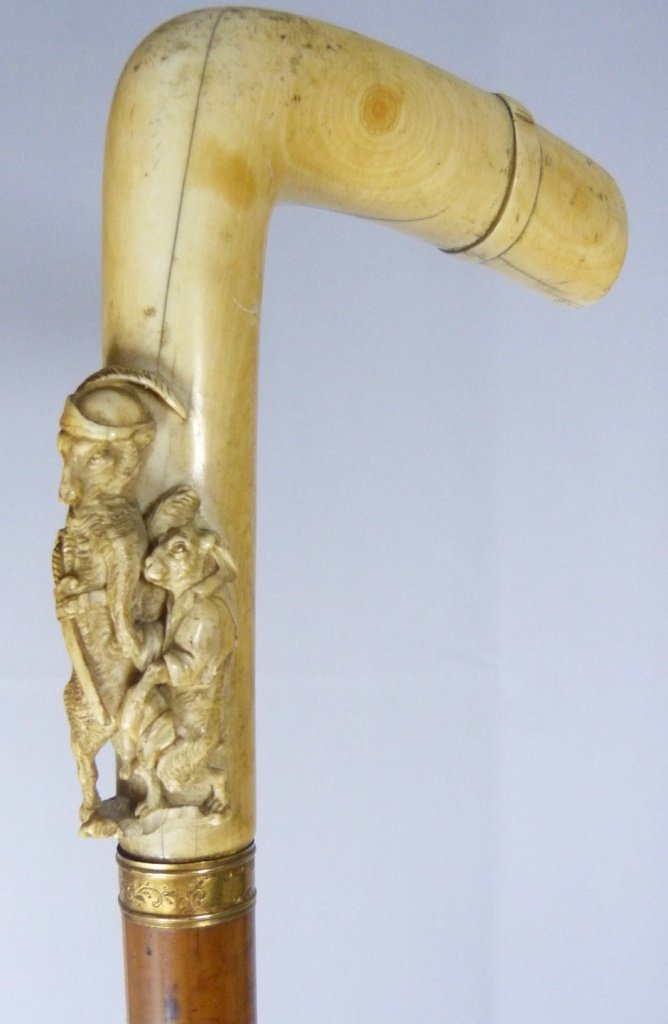 ANTIQUE IVORY CARVED WALNUT CANE / WALKING STICK (1 of 9)