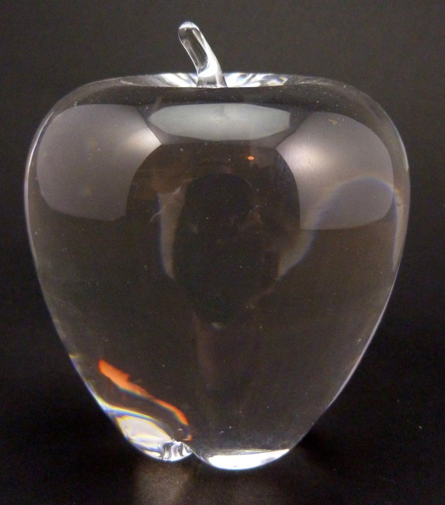 STEUBEN GERMAN CRYSTAL APPLE SCULPTURE (1 of 6)