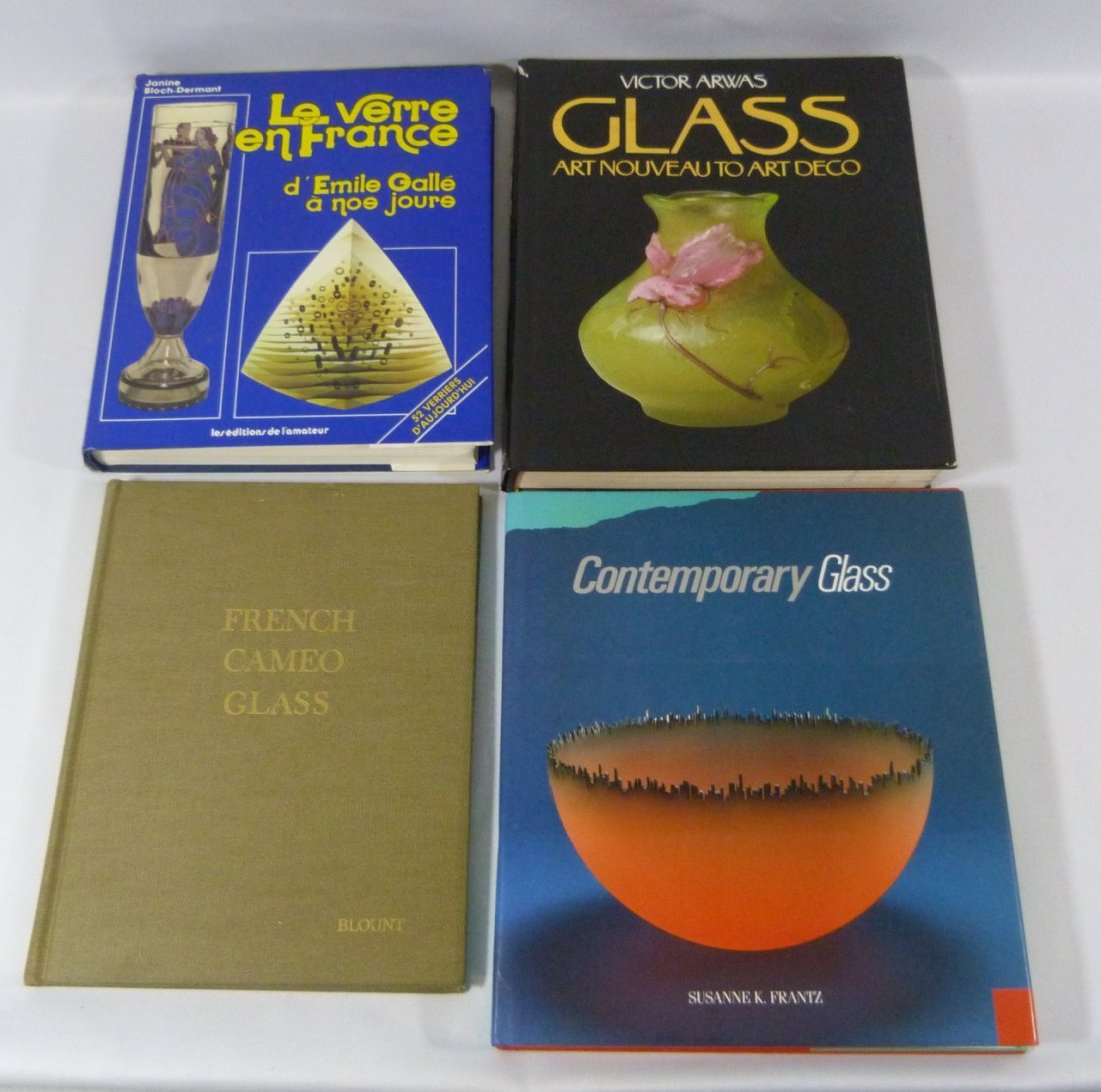 FOUR LARGE HARDCOVER ART GLASS COLLECTORS BOOKS (1 of 6)