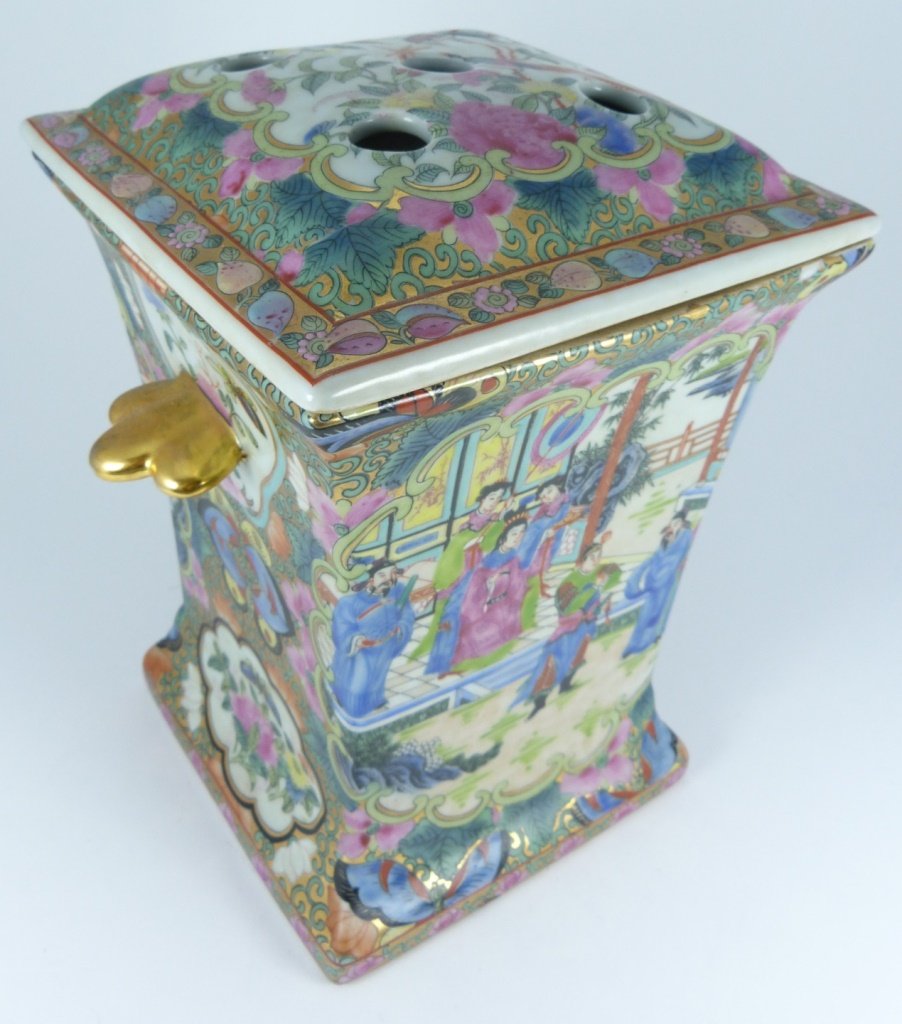 CHINESE FAMILLE ROSE RARE EXPORT BOUGH POT: Chinese Famille Rose rare export bough pot. Measures 10" height by 7" width (25.4cm height by 17.78cm width), total weight 3345g.