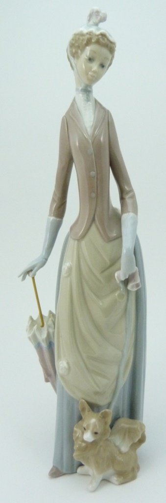 LLADRO #4761 RETIRED PORCELAIN FIGURE: Lladro #4761 "Lady with Dog and Umbrella" retired porcelain figurine. Measures 14" (36cm) height, total weight 826g.