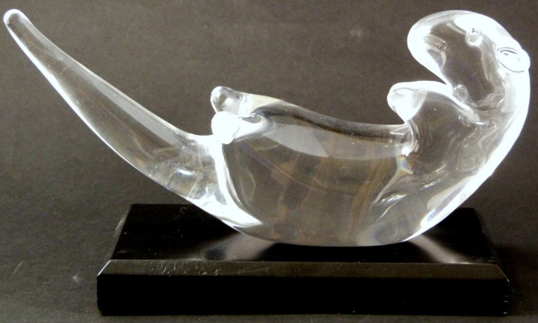 STEUBEN CRYSTAL SIGNED FIGURE OF A SEA OTTER (1 of 5)